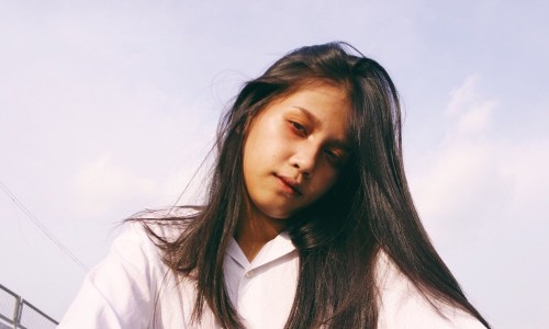 玉兰油美白营养水酒精网- 玉兰油美白水乳有抗老功效吗知识,分享玉兰油高保湿美白营养水